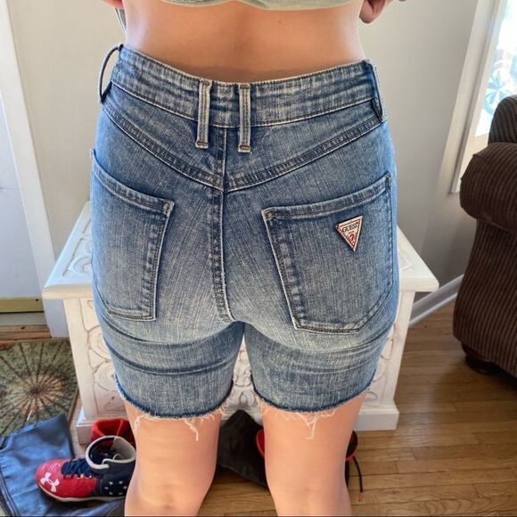 Guess stone washed 1981 skinny cut off shorts - Picture 7 of 7